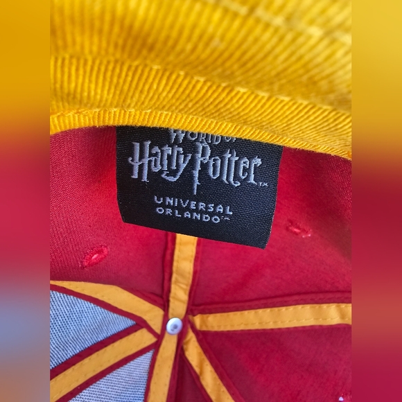 Warner Bros. Harry‎ Potter Red and Yellow Cap - Picture 2 of 5